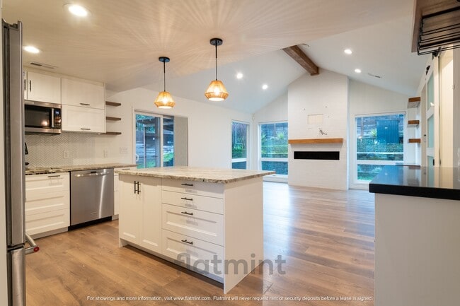 Building Photo - 16111 Stone Ave N