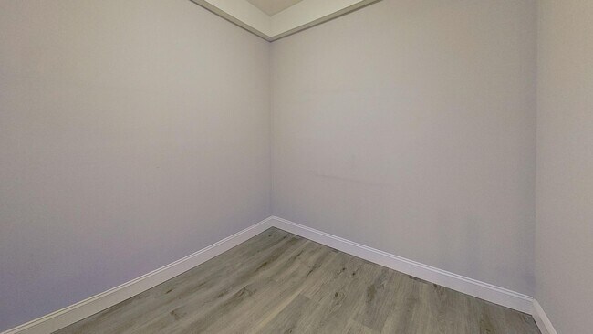 Building Photo - Murray Hill 3 bedroom