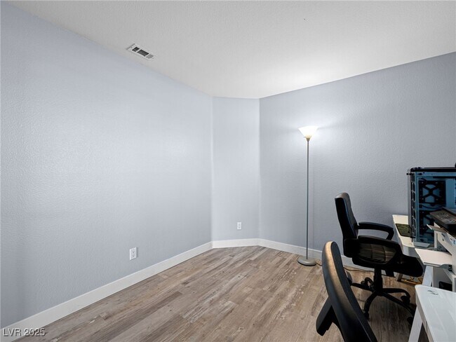 Building Photo - 4749 Califa Dr