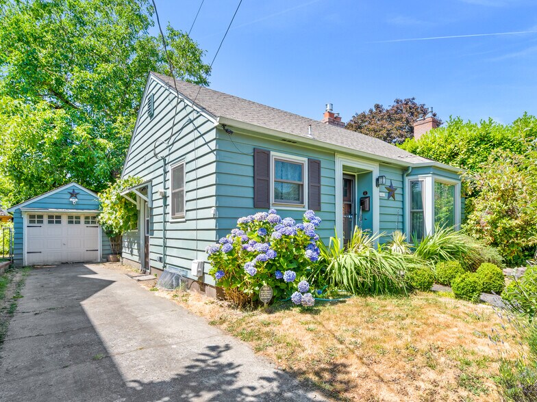 Building Photo - 1801 SE 43rd Ave