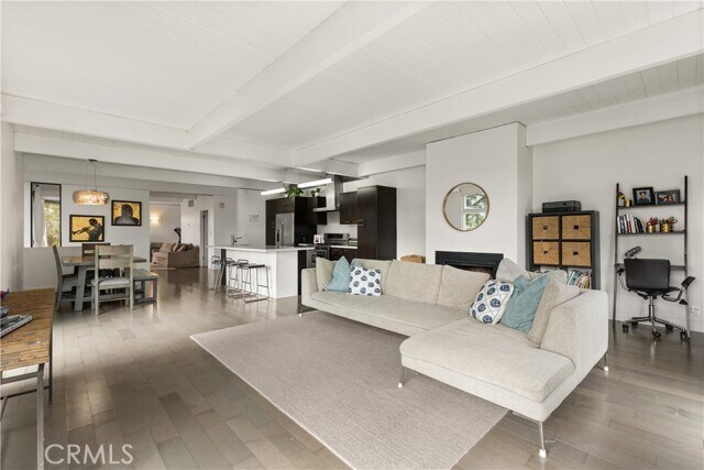 Building Photo - 3339 N Knoll Dr