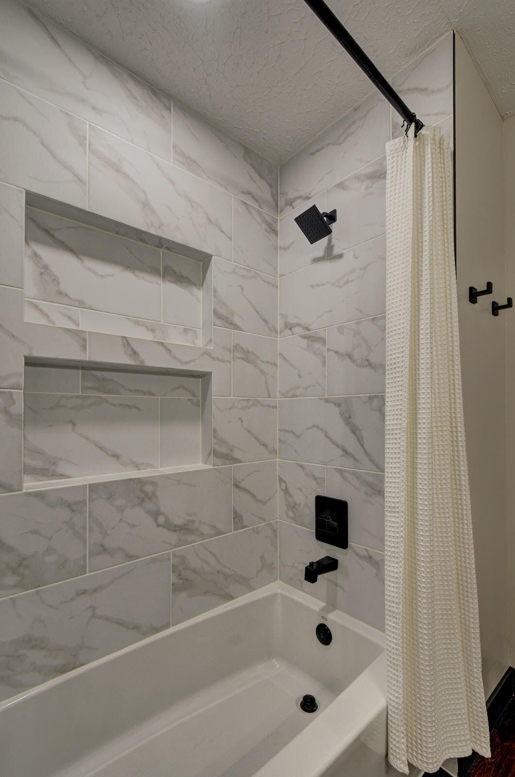 Hall Bathroom2 - 11680 Meredith Ave