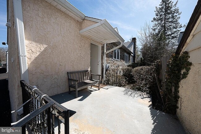 Building Photo - 1457 Manoa Rd