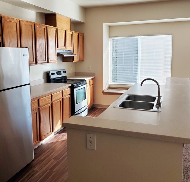 Pine Ridge Apartments 3725 S 180th St SeaTac WA 98188 Apartment Finder