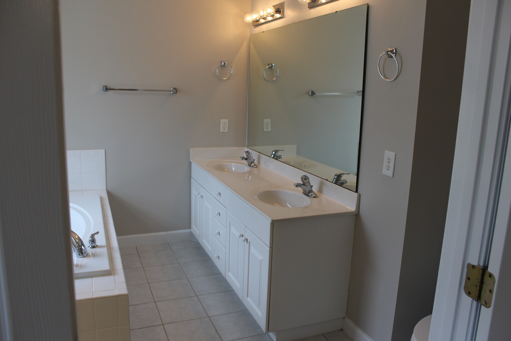 Building Photo - 749 Swan Neck Ln