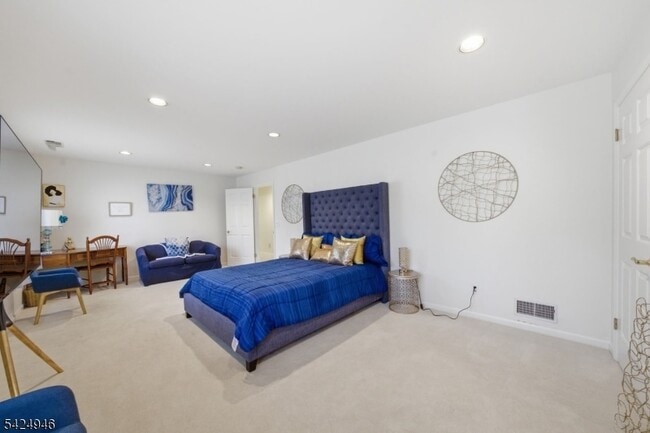 Building Photo - 11 Rosewood Ln