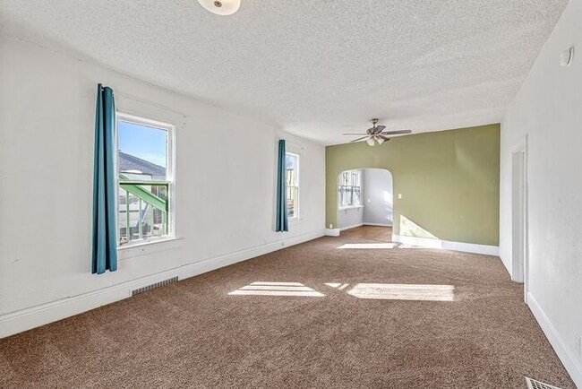 Building Photo - Charming 2-Bedroom Victorian Unit in the Heart of Palisade