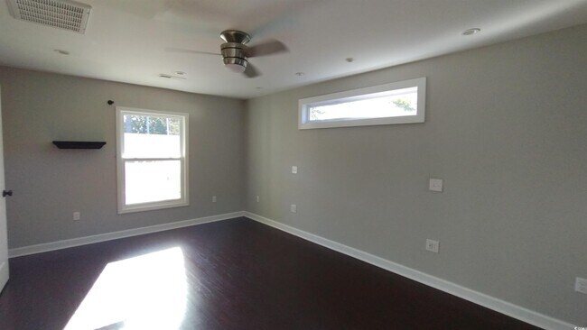 Building Photo - 710 Yucca Ave