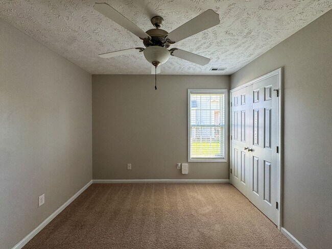 Building Photo - Lovely 4 Bed 2 Bath Home in West Gate