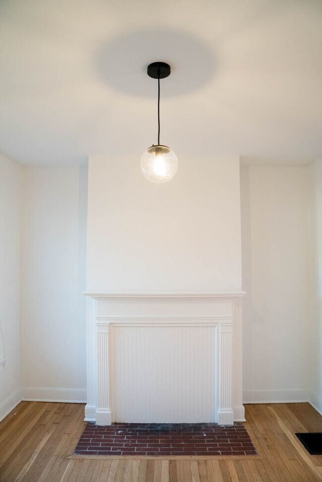 Building Photo - Lovely, Renovated Vintage 3 BR Home! Off-Street Parking, Covered Porch & Patio; Dogs Ok!