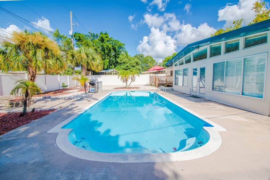 Building Photo - 4500 Elaine Pl