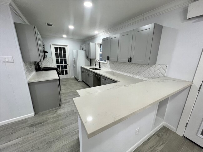 Building Photo - 1710 Longhorn Dr