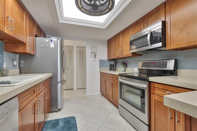 Building Photo - 2035 Hampstead Cir