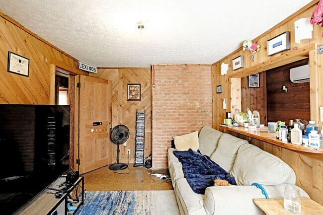 Building Photo - Pet-Friendly Woolen Mills Home Near Local Favorites