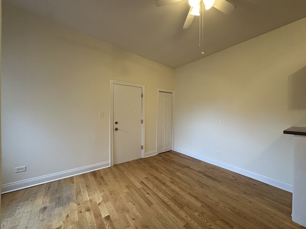 Building Photo - 824 W Cornelia Ave