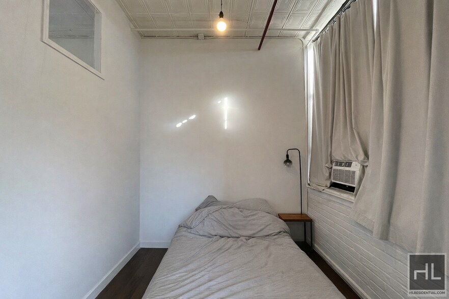 Building Photo - 248 McKibbin St