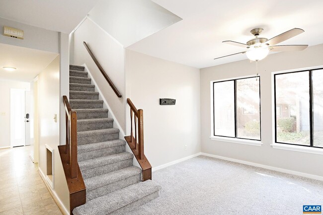 Building Photo - 964 Sutton Ct