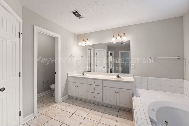 Building Photo - 633 Ventana Dr