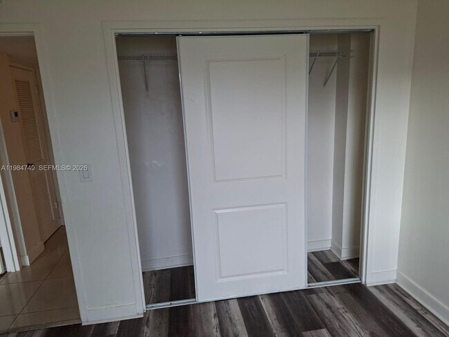 Building Photo - 301 Golden Isles Dr