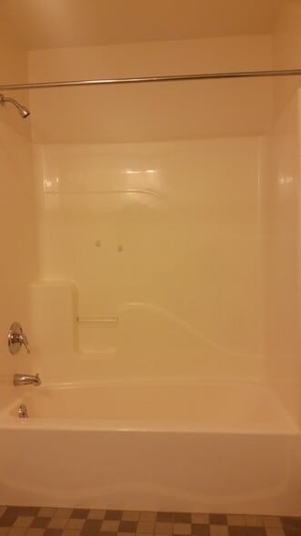 Building Photo - 152 E 6th St