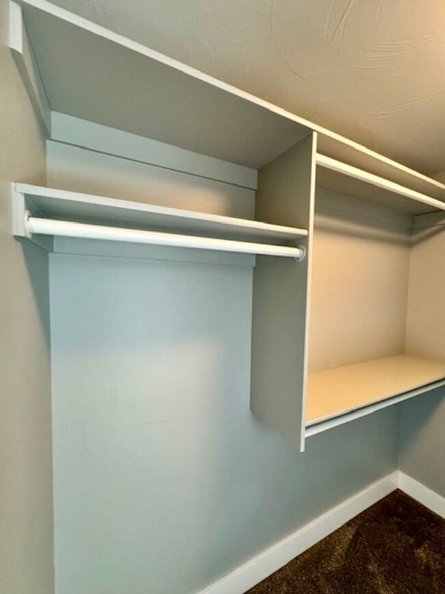 Building Photo - 3 Bedroom, 2 1/2 Bathroom Townhouse -2 weeks free rent with 1-year lease-