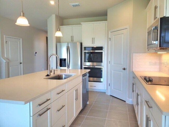 Building Photo - 16855 Castoro Dr