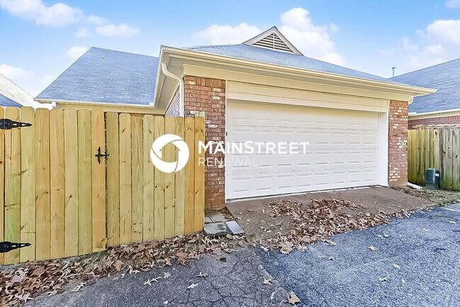 Building Photo - 3 Bedroom Pet-Friendly Home in Memphis, TN with Main Street Renewal