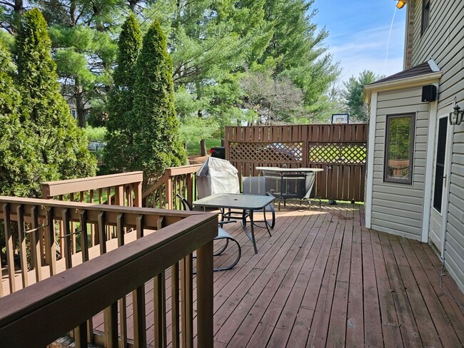 Building Photo - 5 Autumn Hill Ct