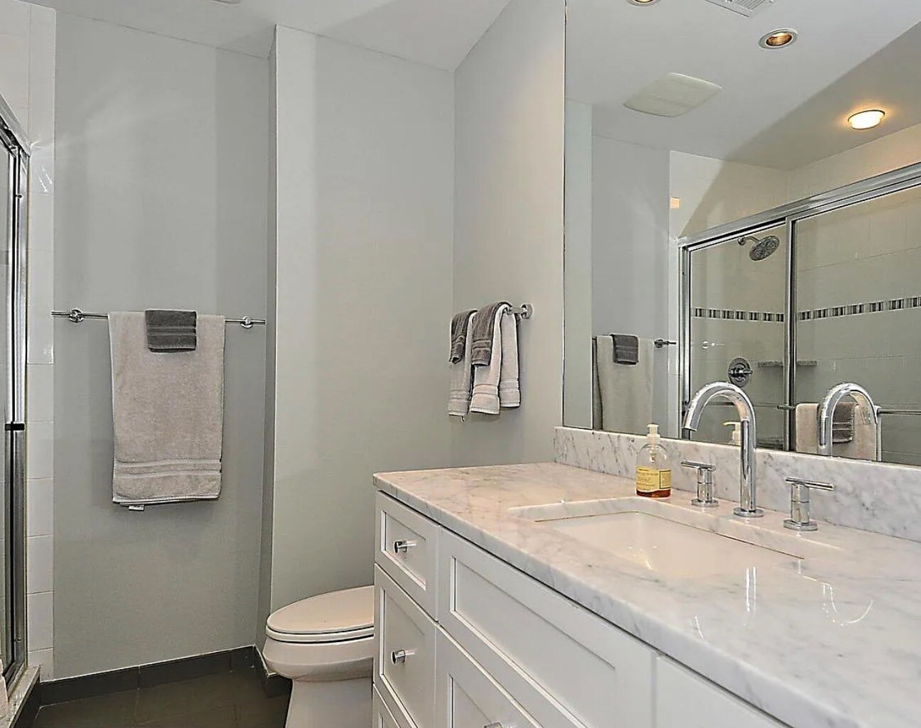 Upstairs Full Bath #2 - 1127 Fairview Ct