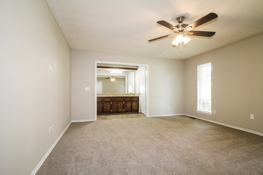 Building Photo - 829 Turtle Creek Rd