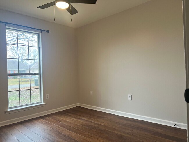 Building Photo - 1505 Hathaway Dr