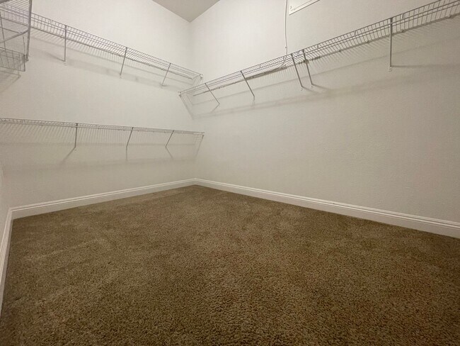 Building Photo - Stunning 4-Bedroom Home in Prime Folsom Location