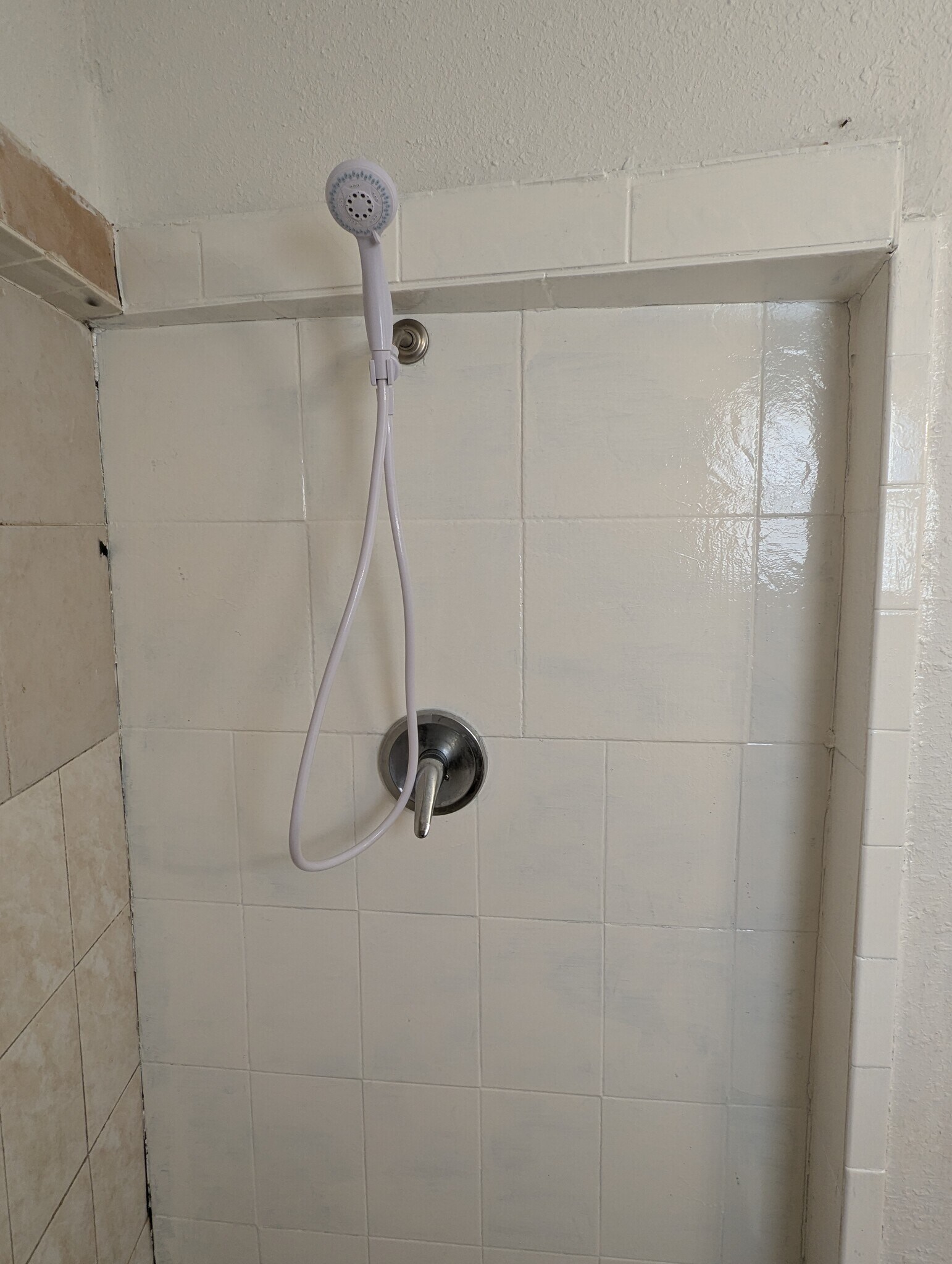 Building Photo - 201 W 1st St