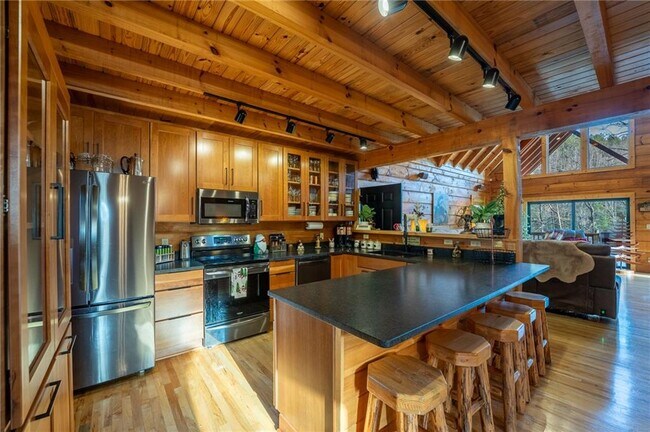Building Photo - 105 Cedar Cove