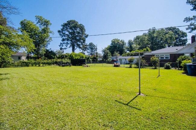 Building Photo - Updated Rosewood 2BR Duplex – Spacious, St...