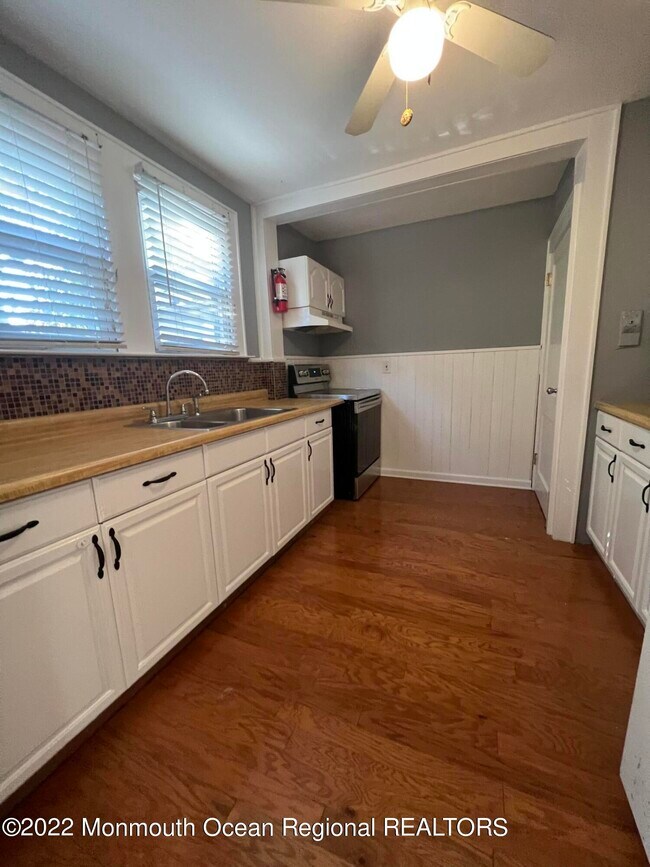 Building Photo - 432 Harnell Ave