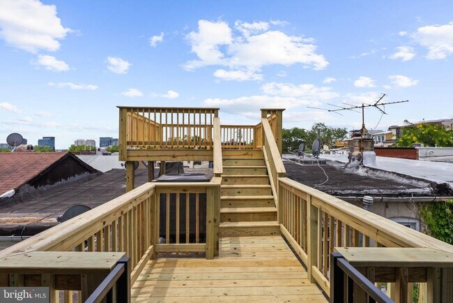 Building Photo - 203 S Madeira St