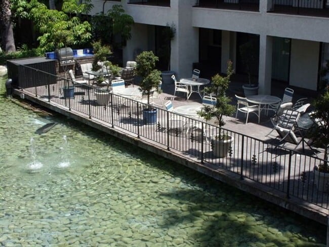 Building Photo - Los Caballeros #526