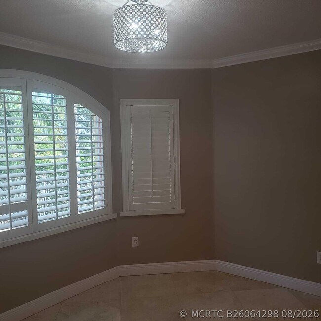 Building Photo - 833 SW 167th Ave