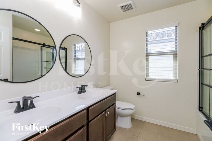 Building Photo - 1657 S 82nd Pl
