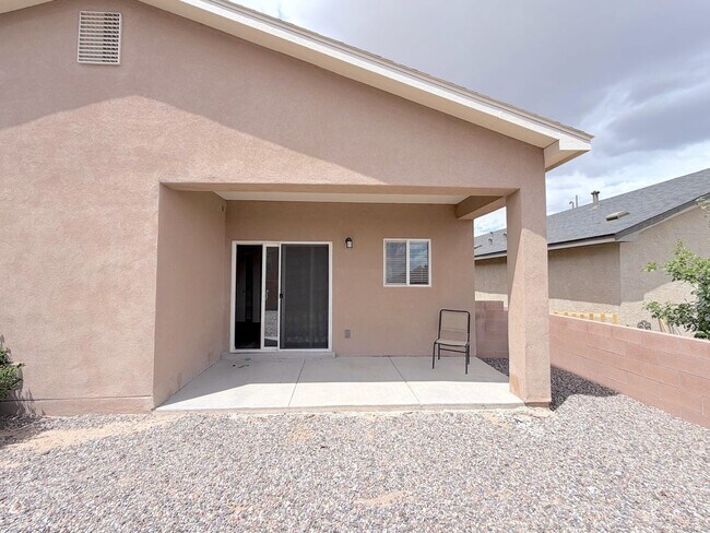 Building Photo - Beautiful 3 bed 2 bath in SW Albuquerque! Spacious layout. New Flooring! 2 Car Garage. Near 98th ...