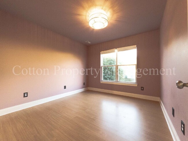 Building Photo - 120 S 9th St