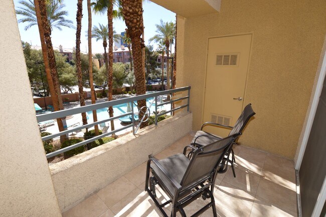 Building Photo - Beautiful and Bright Furnished, 1 Bd / 1 Ba  Condo w/ Pool View