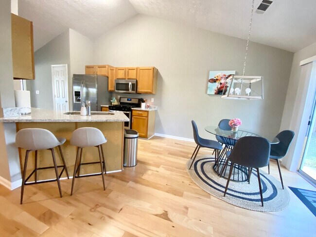 Building Photo - 6054 Lights Ferry Rd