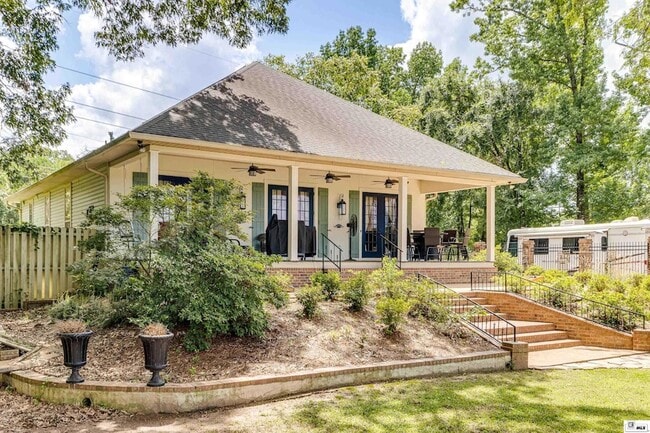 Building Photo - 237 River Oaks Dr