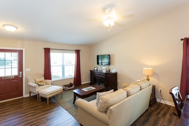 Building Photo - Redwood Dublin