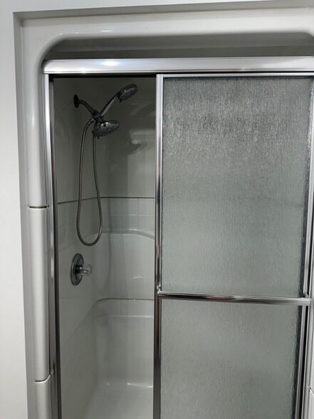 Building Photo - 2022 E Woodlawn Dr