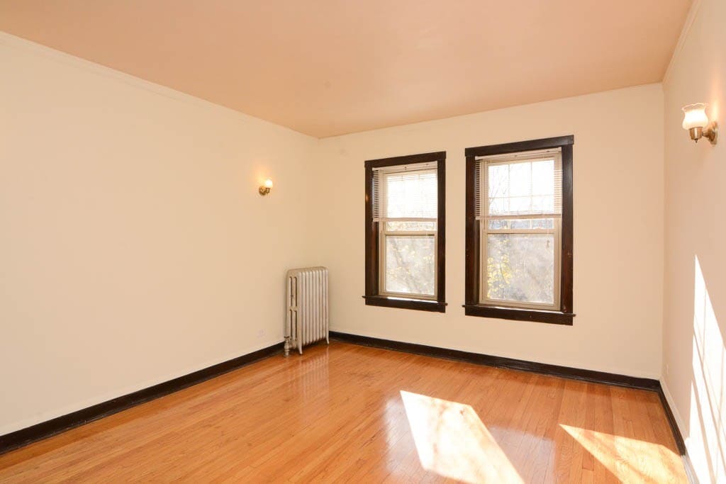 Building Photo - 2242 W Ainslie St