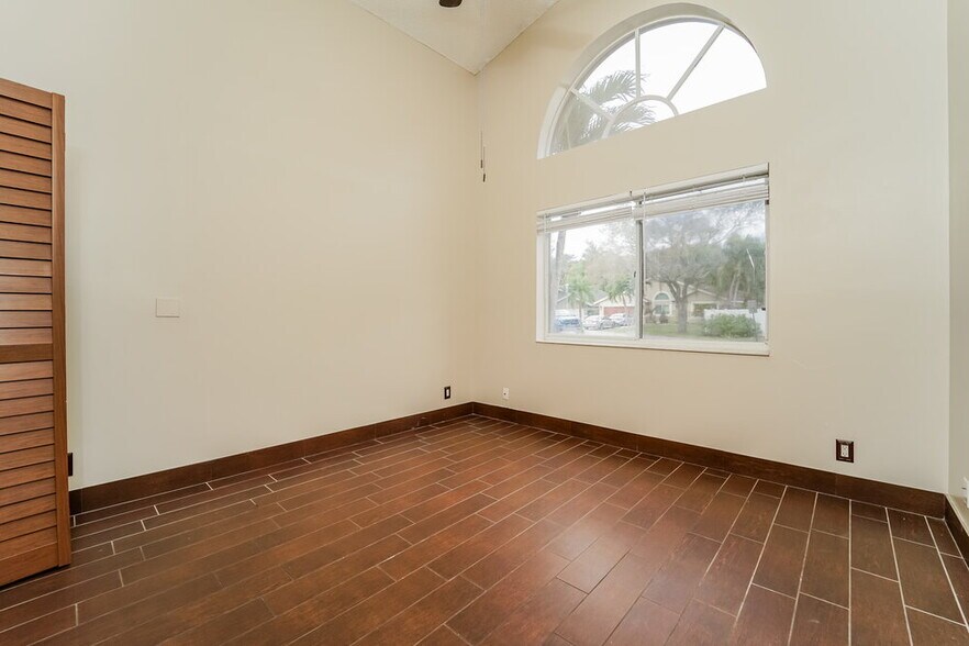 Building Photo - 6642 NW 42nd Ave