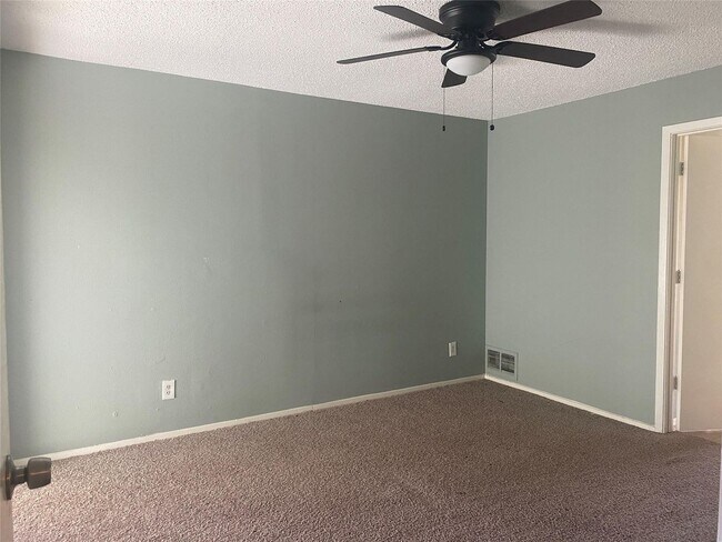 Building Photo - Townhome in Richardson ISD!!